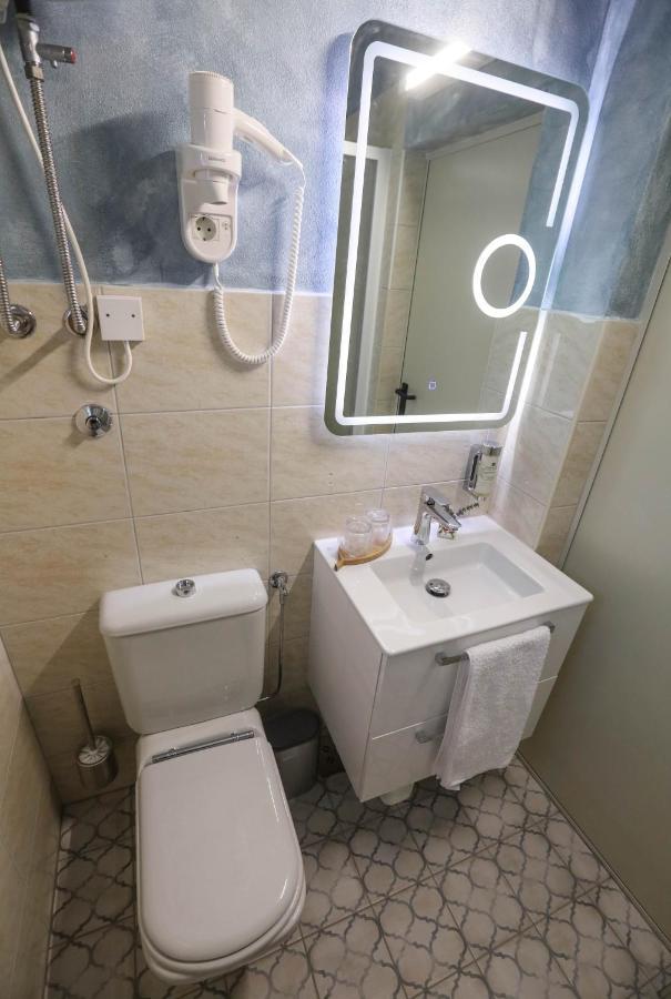 Healthy House Glamping Hotel Koper Buitenkant foto