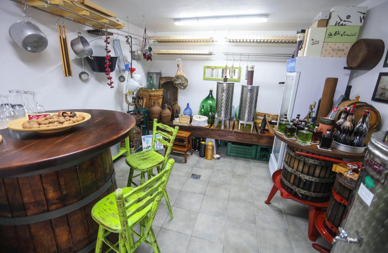 Healthy House Glamping Hotel Koper Buitenkant foto